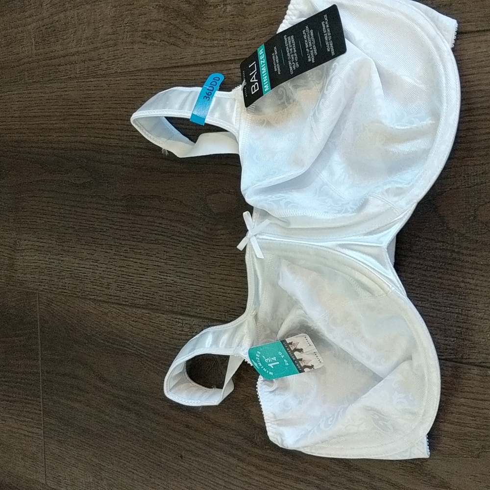 NWT BALI Minimizer Satin Tracings Comfort Strap Underwire Bra 3562 White 36DDD